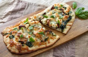 Cuando aprendas cómo hacer pizza casera nunca más querrás comer pizzas prehechas ni de restaurantes de fastfood. como hacer pizza casera