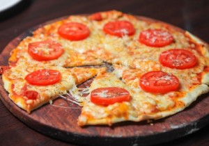 La receta más clásica de pizza margarita. pizza margarita